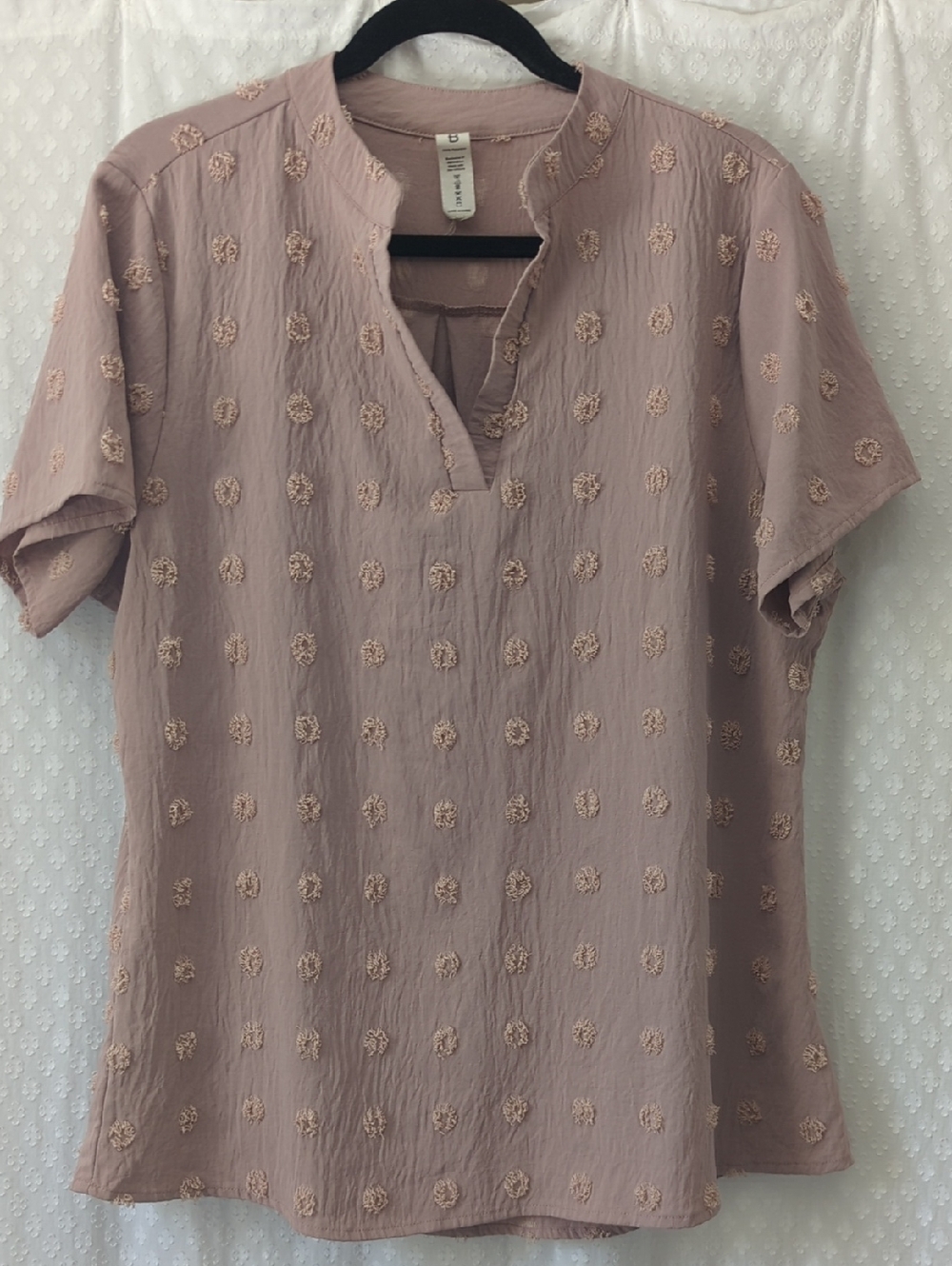 B Brand Women's XL Short Sleeve Split Neck Top Fuzzy Swiss Dots Light Purple